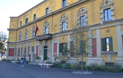 Ndalohet shitja e shpendeve te gjalla ne tregje: Transmetimi te njeriu i ulet